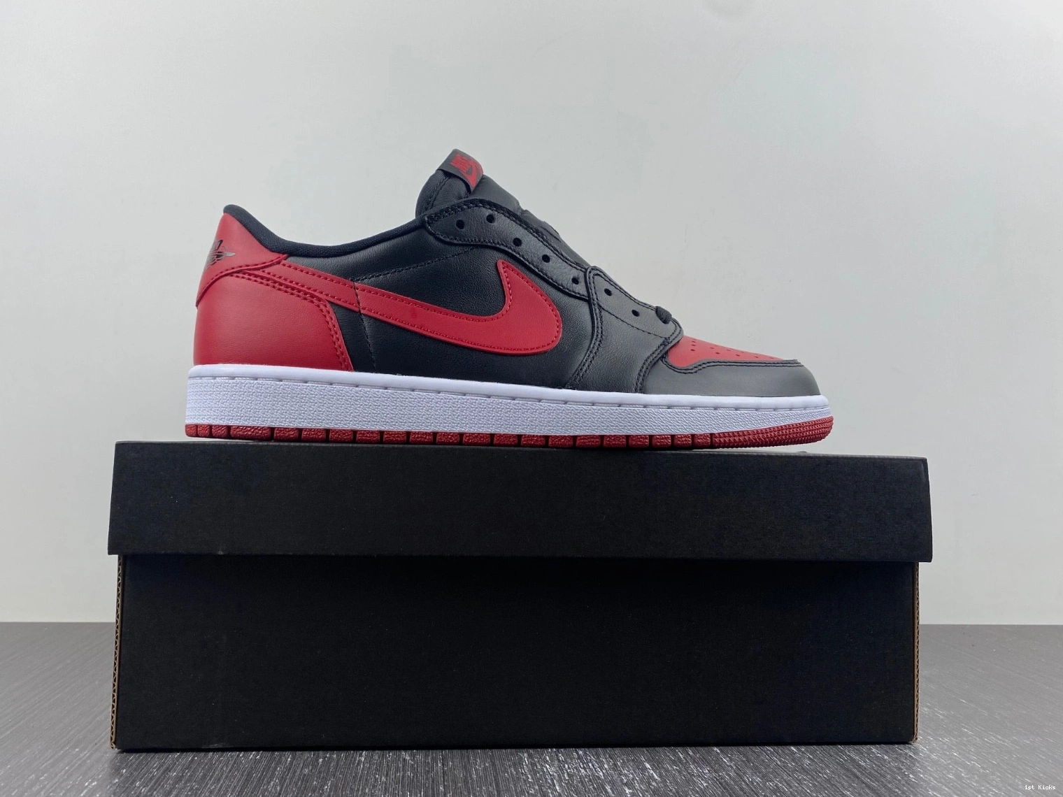 - Bred Retro 1 Low Jordan 705329-001 (2015) 0213